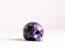 Load image into Gallery viewer, Mini Collectible Skull - Marbled - 131