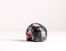 Load image into Gallery viewer, Mini Collectible Skull - Marbled - 52
