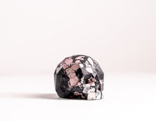 Load image into Gallery viewer, Mini Collectible Skull - Marbled - 52