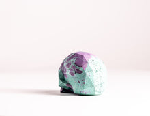 Load image into Gallery viewer, Mini Collectible Skull - Marbled - 118
