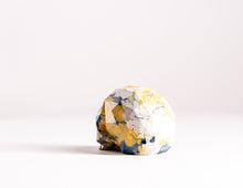 Load image into Gallery viewer, Mini Collectible Skull - Marbled - 40
