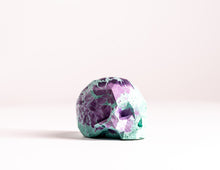 Load image into Gallery viewer, Mini Collectible Skull - Marbled - 87
