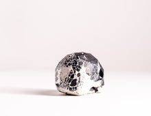 Load image into Gallery viewer, Mini Collectible Skull - Marbled - 89
