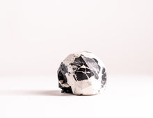 Load image into Gallery viewer, Mini Collectible Skull - Marbled - 08
